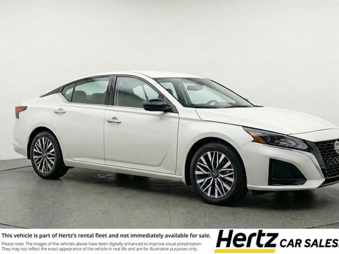 Used 2025 Nissan Altima 2.5 SV image 1