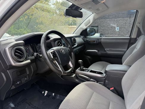 Used 2018 Toyota Tacoma SR5 RWD image 12