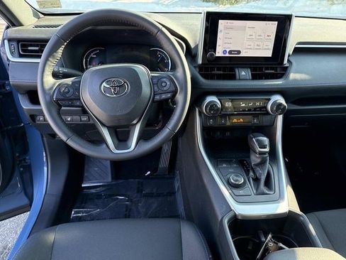 Used 2023 Toyota RAV4 SE w/ Convenience Package image 18