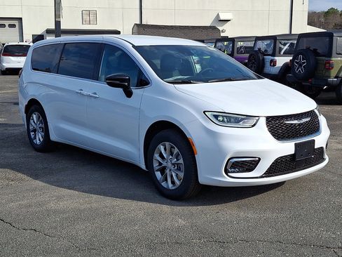 New 2026 Chrysler Pacifica Select AWD/4WD image 3