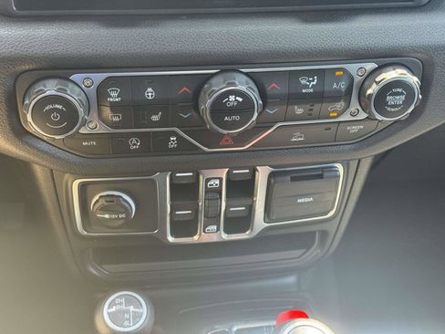 Used 2024 Jeep Wrangler Unlimited Sport AWD/4WD image 26