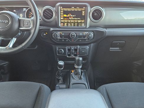 Used 2023 Jeep Gladiator Overland AWD/4WD image 10