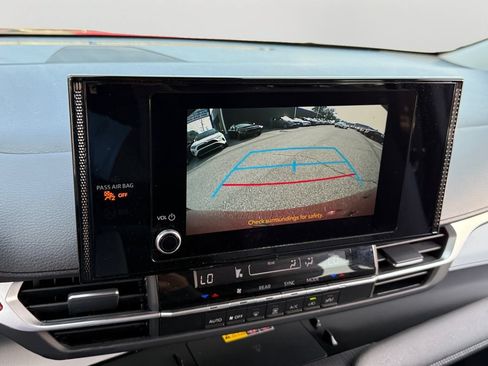 Used 2025 Toyota Sienna LE FWD image 24