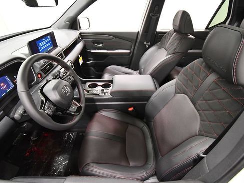 New 2026 Honda Pilot Black Edition image 6