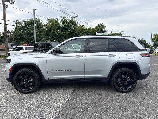 Used 2023 Jeep Grand Cherokee Altitude AWD/4WD image 18