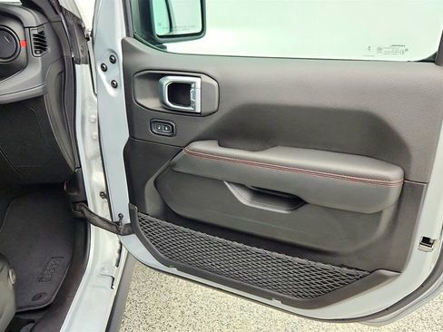 Used 2024 Jeep Wrangler Unlimited Rubicon w/ Convenience Group image 26