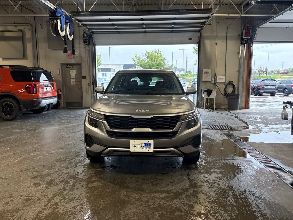 Used 2022 Kia Seltos LX AWD/4WD image 2
