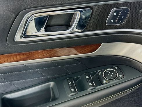 Used 2018 Ford Explorer Platinum image 17