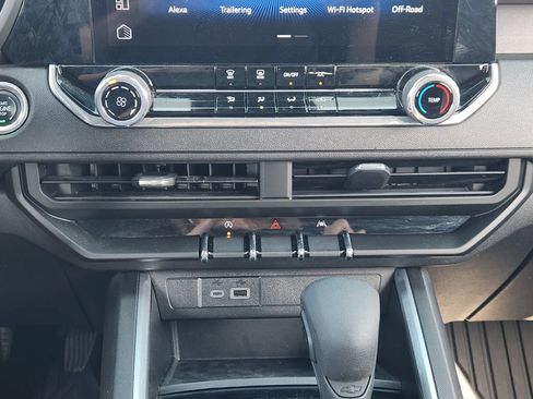 Used 2024 Chevrolet Colorado Trail Boss AWD/4WD image 18