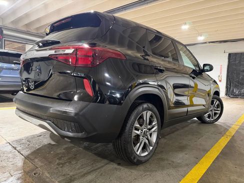 Used 2023 Kia Seltos LX AWD/4WD image 4