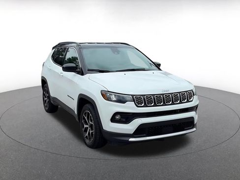 Used 2025 Jeep Compass Limited AWD/4WD image 3