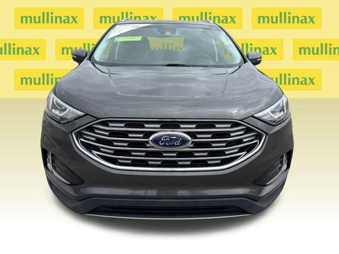 Used 2019 Ford Edge Titanium image 11
