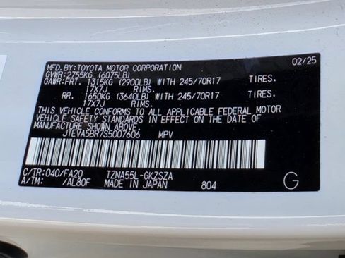 Used 2025 Toyota 4Runner SR5 AWD/4WD image 32