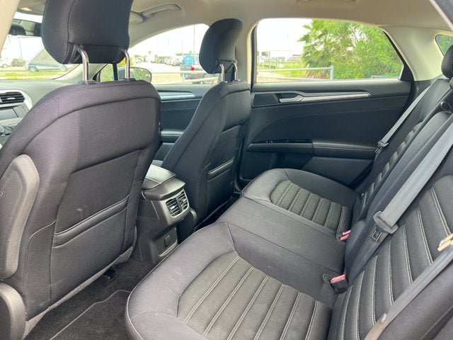 Used 2014 Ford Fusion SE FWD image 18