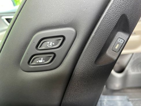 Used 2026 Kia Carnival EX FWD image 34