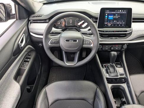 Used 2025 Jeep Compass Latitude w/ Convenience Group AWD/4WD image 15