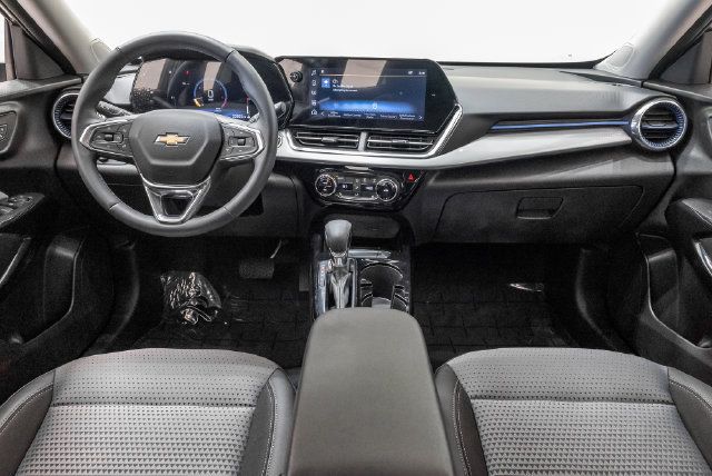 Used 2025 Chevrolet Trax LT w/ Driver Confidence Package FWD image 26