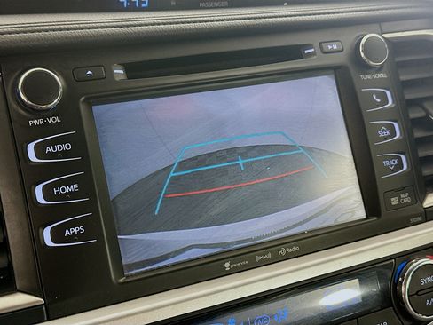 Used 2019 Toyota Highlander XLE FWD image 22