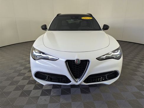 Used 2024 Alfa Romeo Stelvio Ti image 3