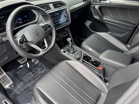Used 2022 Volkswagen Tiguan SE R-Line AWD/4WD image 4