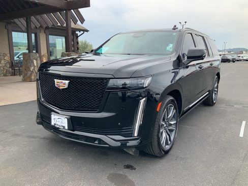 Used 2022 Cadillac Escalade ESV Sport Platinum AWD/4WD image 2