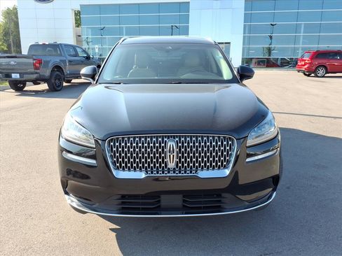 Used 2022 Lincoln Corsair Standard w/ Equipment Group 101A image 8