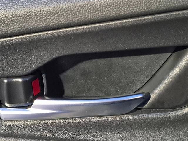 Used 2026 Toyota Prius Plug-In Hybrid FWD image 3