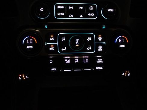 Used 2018 Chevrolet Suburban LT image 34