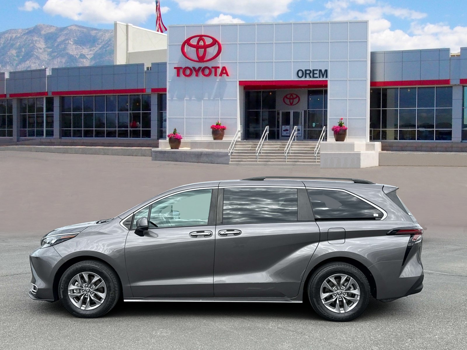 Used 2024 Toyota Sienna XLE FWD image 6