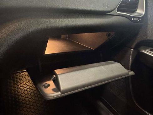 Used 2022 Jeep Cherokee Trailhawk image 30