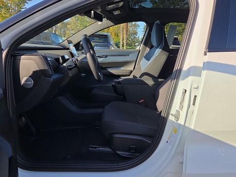 New 2025 Volvo EX30 Plus w/ Protection Package Premier image 4