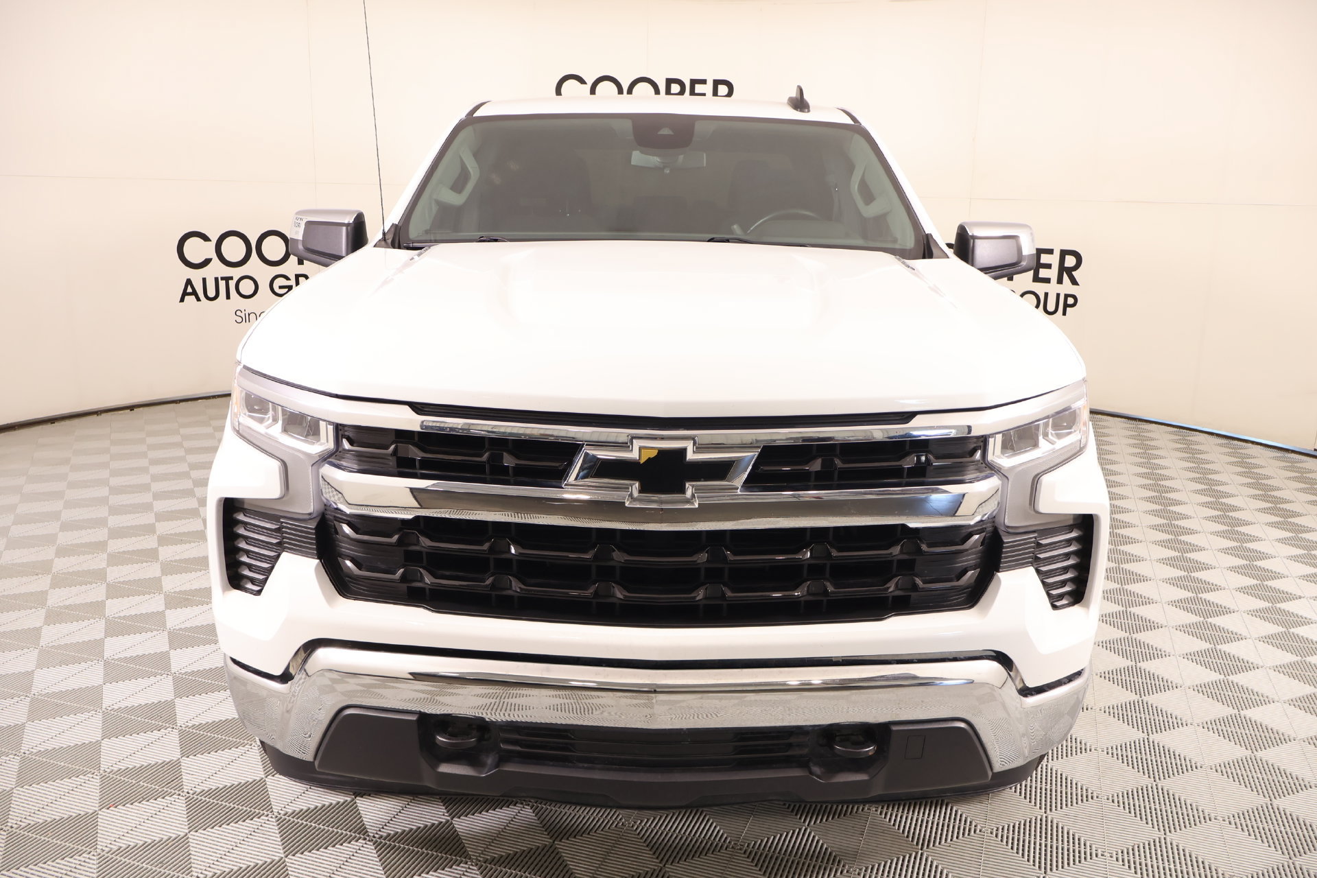 Used 2024 Chevrolet Silverado 1500 LT AWD/4WD image 9