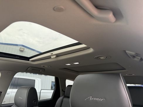 Used 2019 Buick Enclave Avenir w/ Avenir Technology Package AWD/4WD image 13