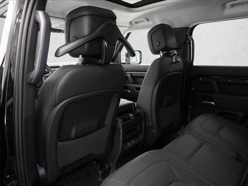 New 2026 Land Rover Defender 110 X-Dynamic SE AWD/4WD image 9