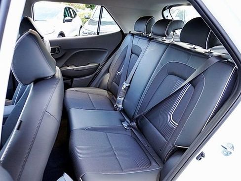 New 2026 Hyundai Venue SEL FWD image 19