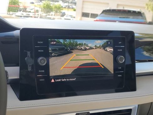 New 2026 Volkswagen Taos SE FWD image 23