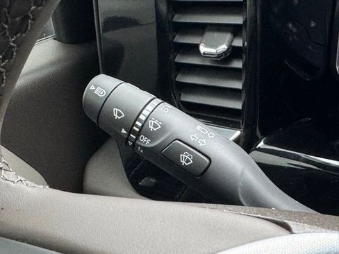 Used 2025 GMC Sierra 3500 SLT w/ SLT Premium Package image 27