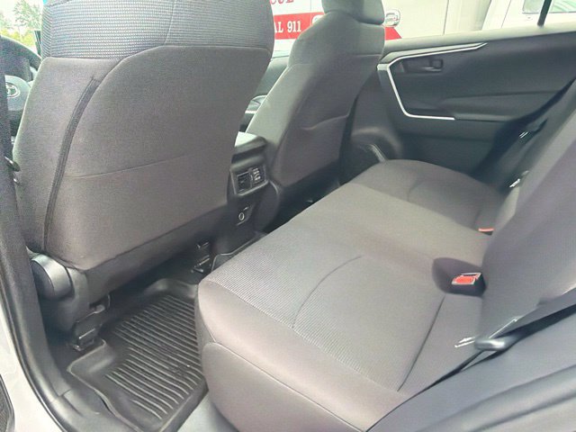 Used 2022 Toyota RAV4 LE AWD/4WD image 16