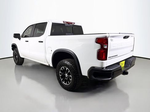 Used 2023 Chevrolet Silverado 1500 ZR2 w/ Technology Package AWD/4WD image 8