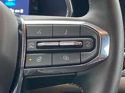 Certified 2025 GMC Canyon Denali image 11