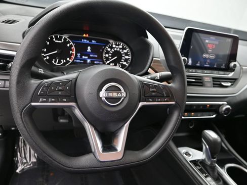 Used 2023 Nissan Altima 2.5 SV FWD image 22