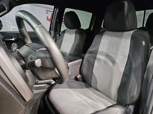 Used 2020 Toyota Tacoma TRD Sport w/ Technology Package AWD/4WD image 24