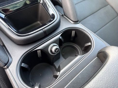 Used 2024 Porsche Cayenne w/ Premium Package image 34