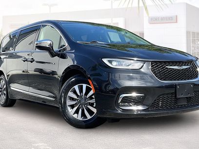 Used 2023 Chrysler Pacifica Limited