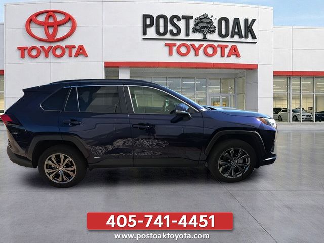 Used 2025 Toyota RAV4 XLE Premium AWD/4WD image 8