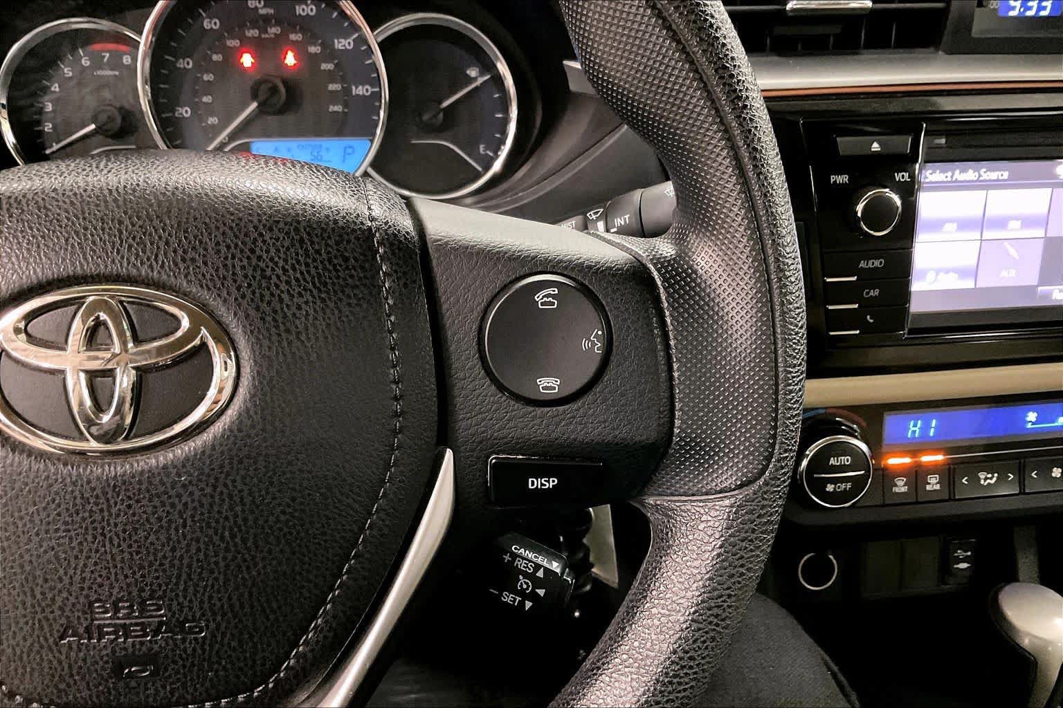 Used 2015 Toyota Corolla LE FWD image 24