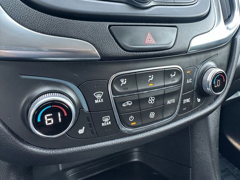 Used 2021 Chevrolet Equinox LT image 33