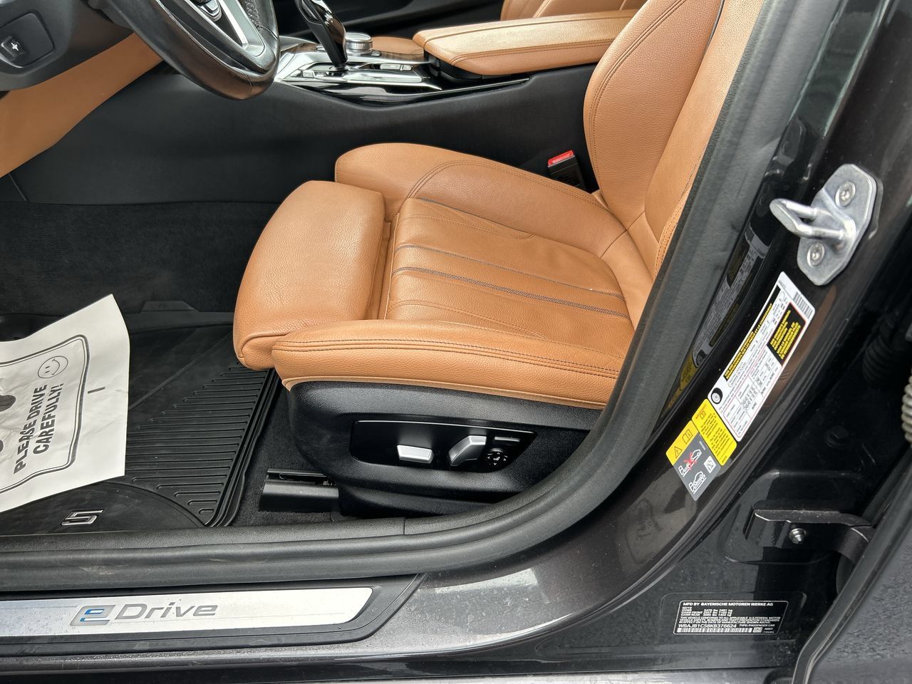 Used 2019 BMW 530e xDrive w/ Convenience Package AWD/4WD image 29