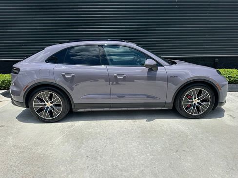 Certified 2025 Porsche Macan 4S Electric AWD/4WD image 11
