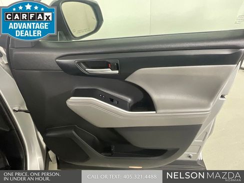 Used 2021 Toyota Highlander XLE AWD/4WD image 20
